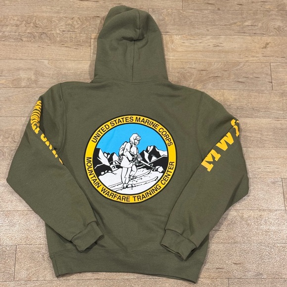 U.S. Military Tops - NWOT USMC Mountain Warfare Training Center Bridgeport CA Marine Corps Green Sz S